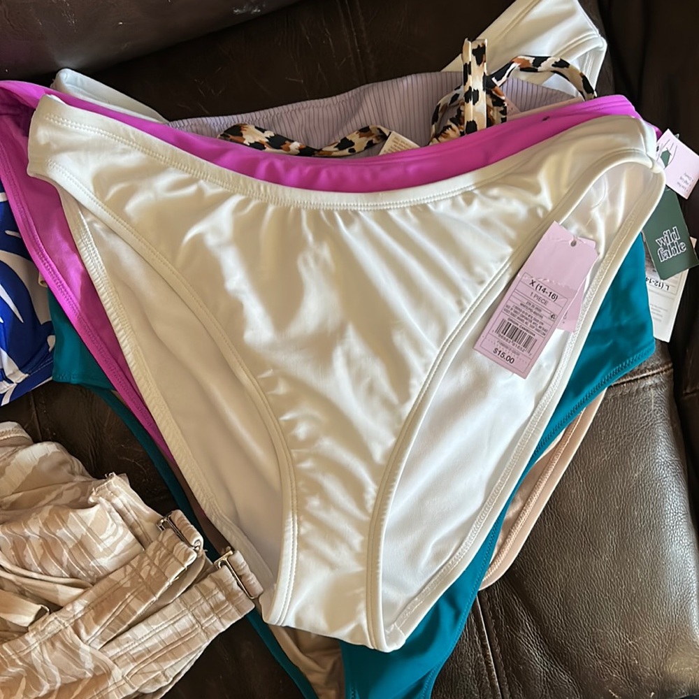 Women’s Scoop Front Ultra High Cheeky Bottoms - Wild Fable Size X